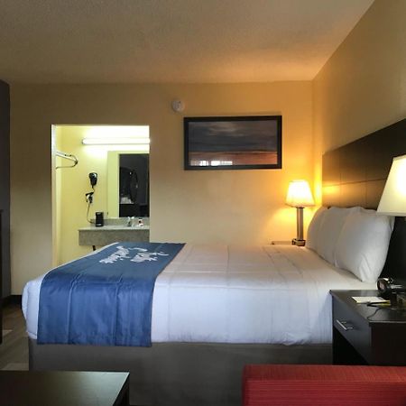 Days Inn By Wyndham Greensboro Airport Екстериор снимка