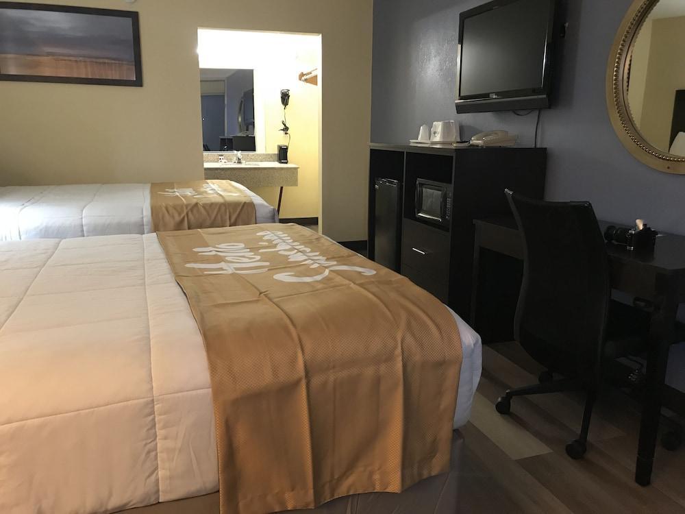 Days Inn By Wyndham Greensboro Airport Екстериор снимка