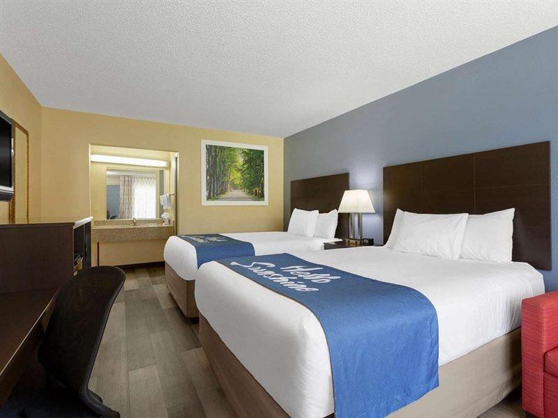 Days Inn By Wyndham Greensboro Airport Екстериор снимка