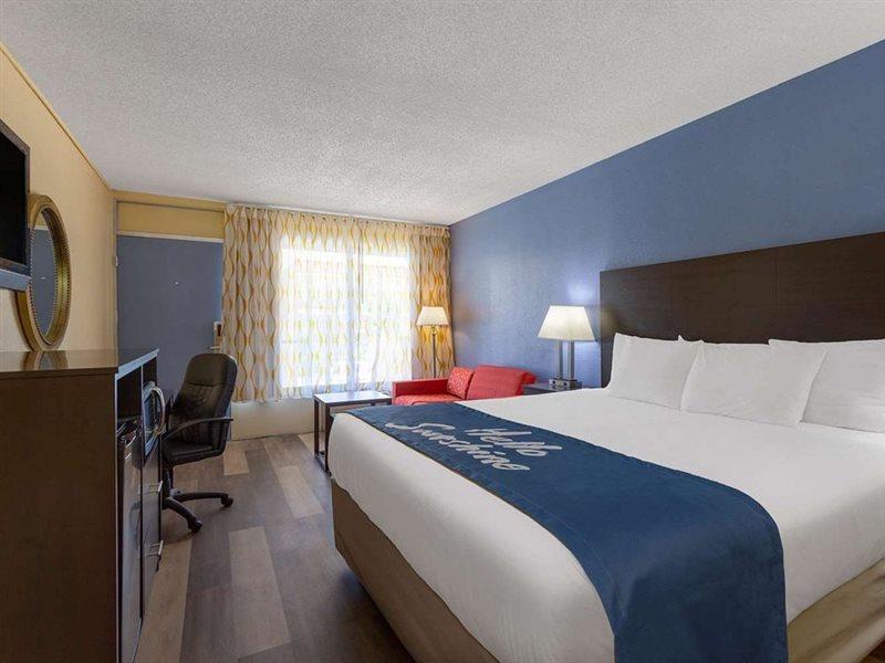 Days Inn By Wyndham Greensboro Airport Екстериор снимка