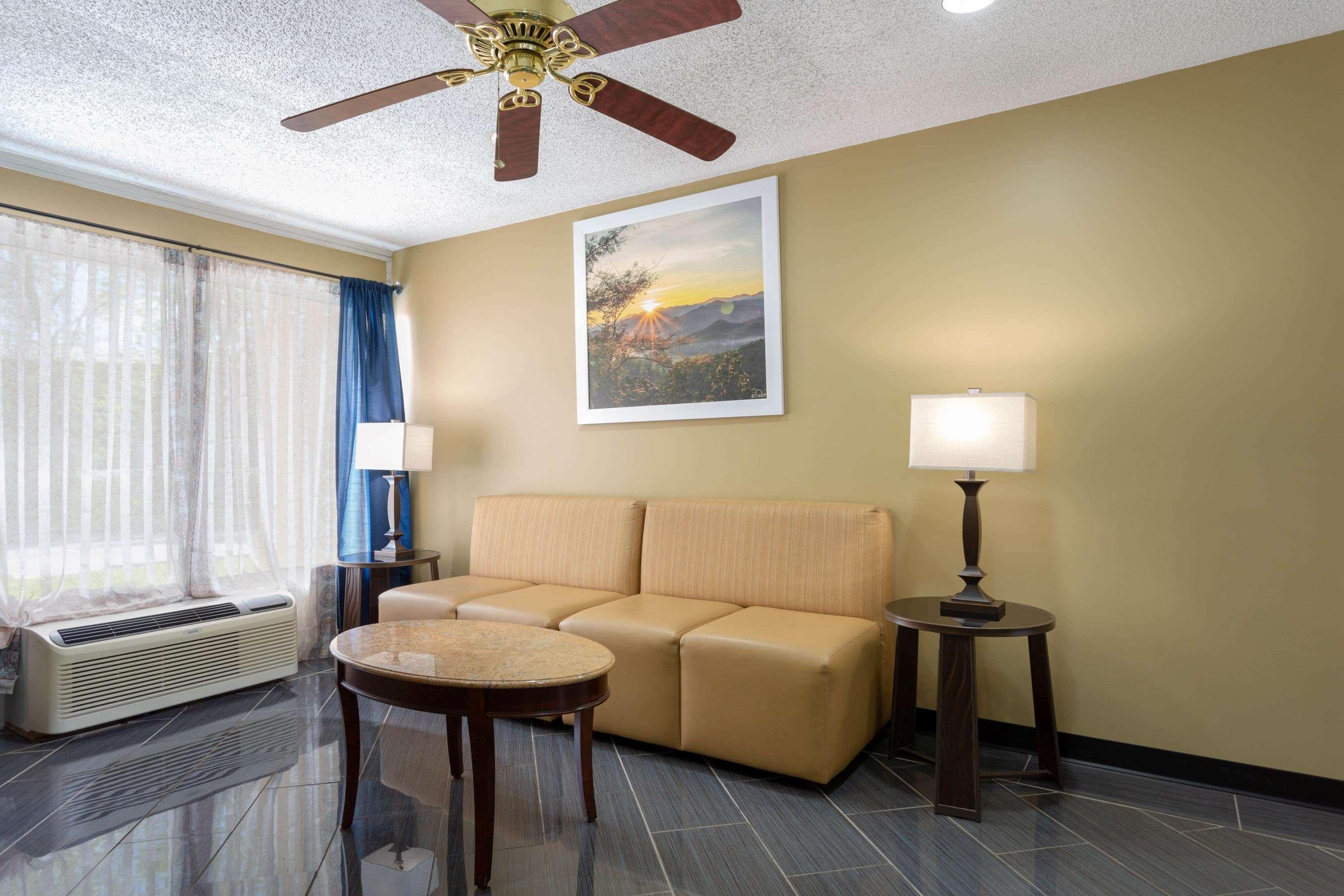 Days Inn By Wyndham Greensboro Airport Екстериор снимка