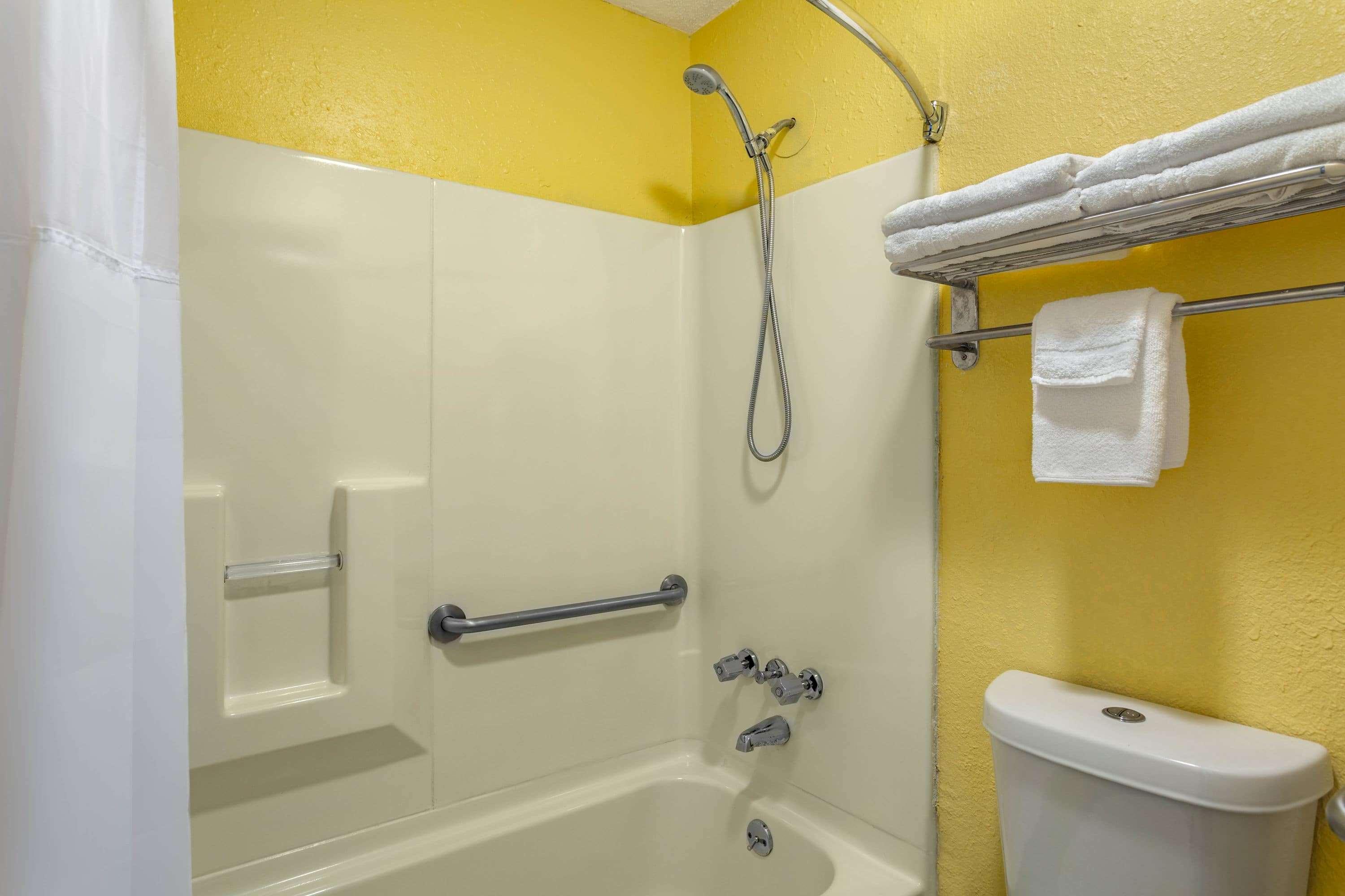 Days Inn By Wyndham Greensboro Airport Екстериор снимка