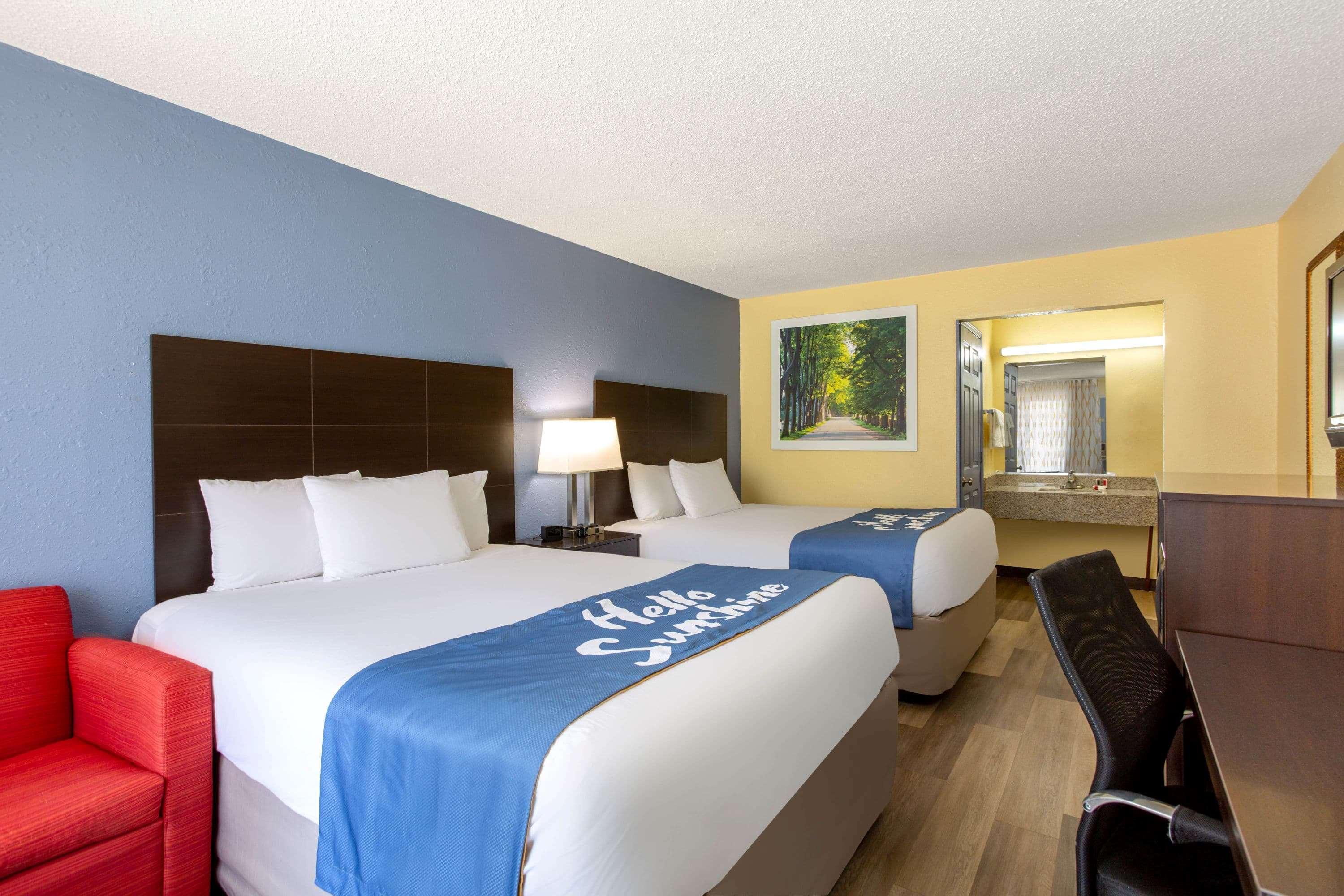 Days Inn By Wyndham Greensboro Airport Екстериор снимка