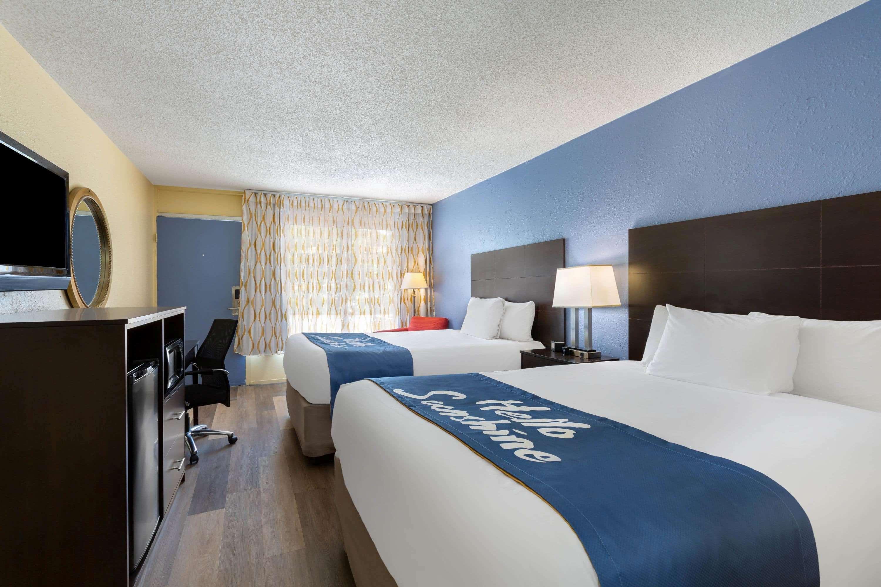 Days Inn By Wyndham Greensboro Airport Екстериор снимка