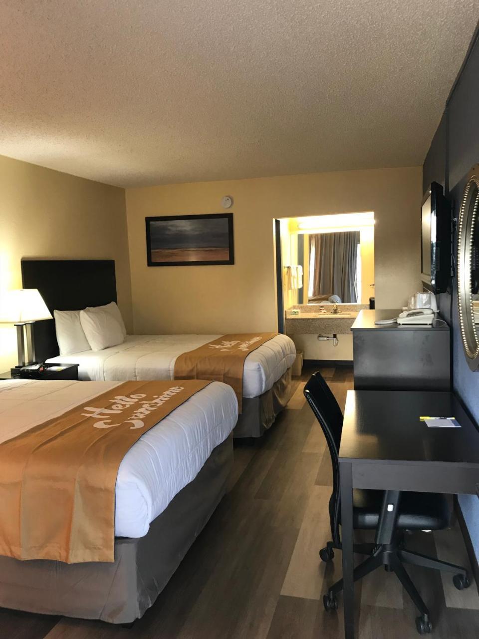 Days Inn By Wyndham Greensboro Airport Екстериор снимка