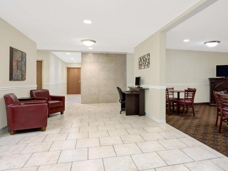 Days Inn By Wyndham Greensboro Airport Екстериор снимка